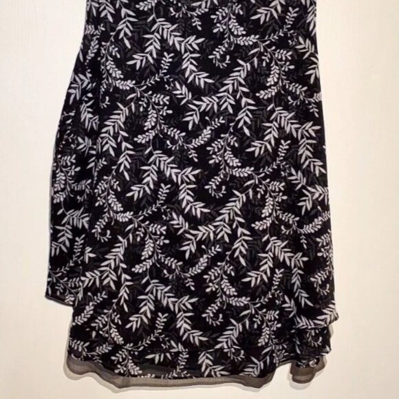 Women's Black and White *Christina B* Sleeveless Top - Med - VGC - Picture 4 of 4